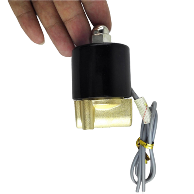 2.5 mm Aliran Pneumatic Solenoid Valve Dengan Pola Gerak Aktif Langsung Dan Suhu -5°C Sampai 80°C 2W-025-08