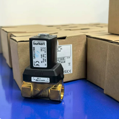 Tubuh Kuningan Burkert Solenoid Valve 00221603, G1/2 2/2 Cara Normal Ditutup, 13 Aliran Lubang, NBR Seal, -10 ~ 80 °C suhu kerja, AC24V 8W 0-10 Bar Tekanan