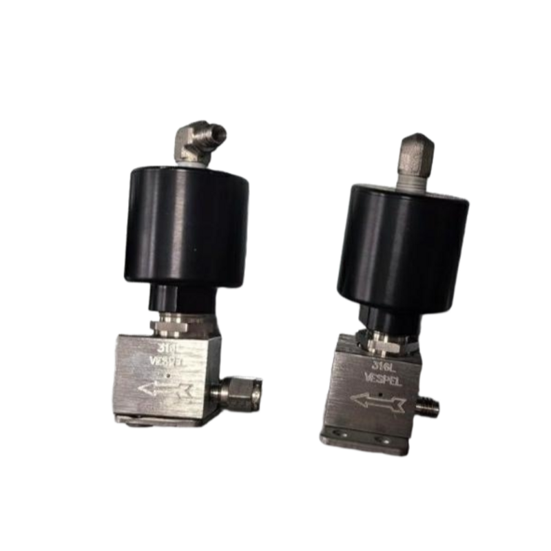 1/2 ''Ukuran Port Piston Pilot Dioperasikan Katup Solenoid Pneumatik 8.7BAS080B04 2/2 Biasanya Tertutup Ukuran Lubang 8mm